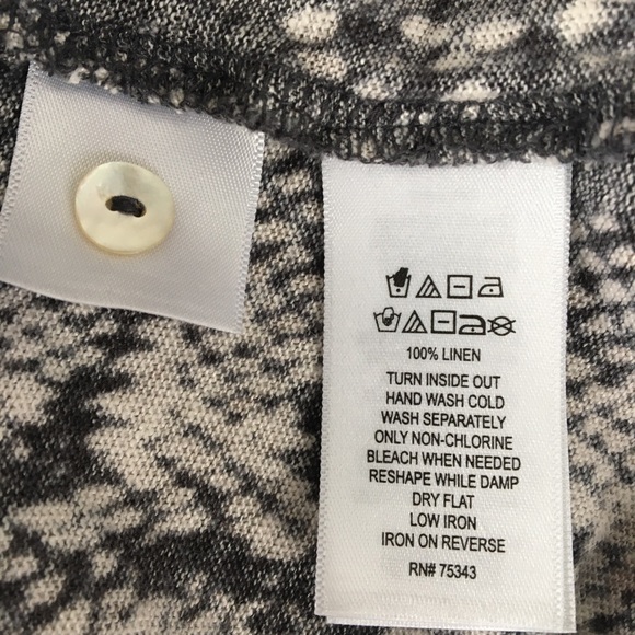 CHRISTIAN SIRIANO NY M SNAKE PRINT BUTTON SHOULDERS DETAILING TOP - Picture 8 of 12